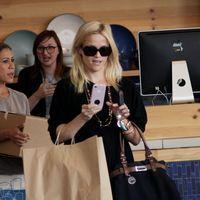 Reese Witherspoon out shopping in West Hollywood | Picture 107082